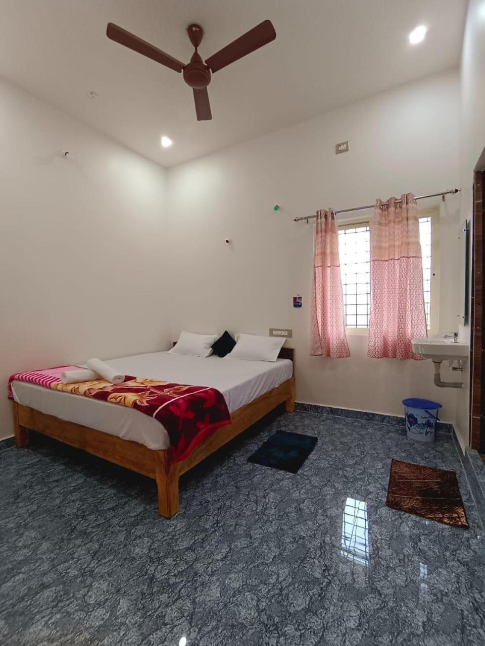 Hampi Anjana Home Stay Exterior photo